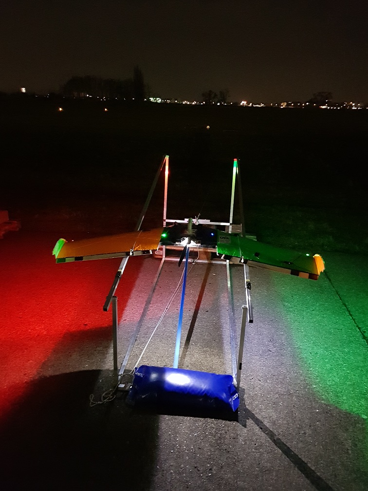 UAV beim Nachtstart über Tempelhof